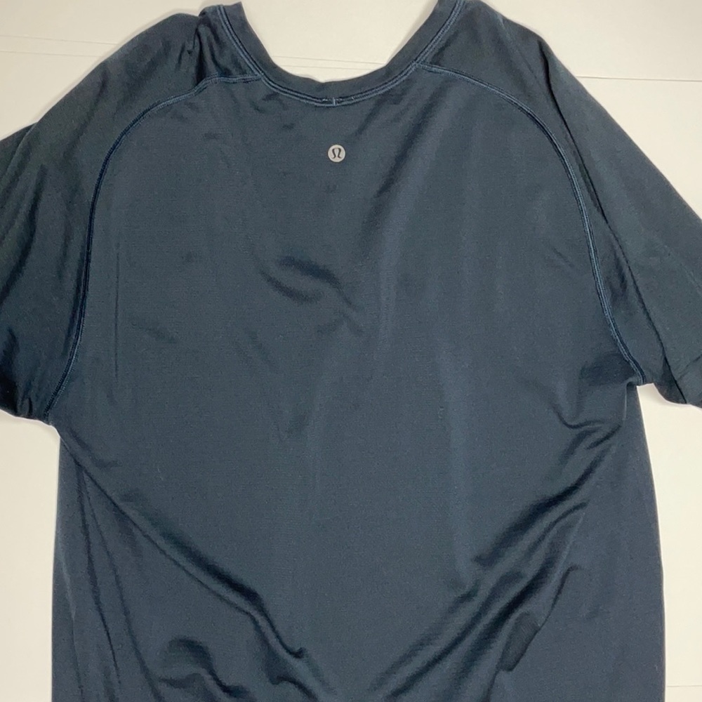 Lululemon metal vent tech MVT tshirt